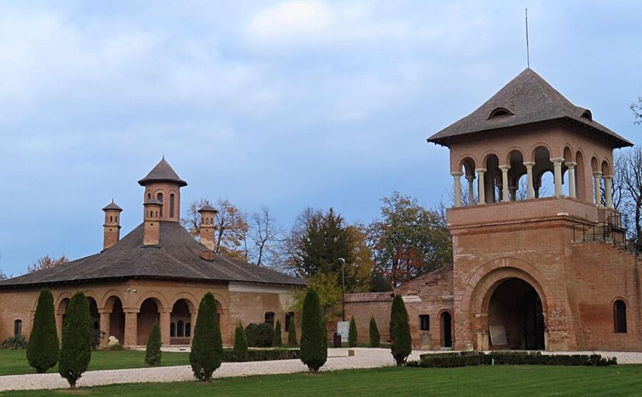 Bucharest Sightseeing Tour - Unirii Square, the Palace of Parliament choice, and how to stay flexible