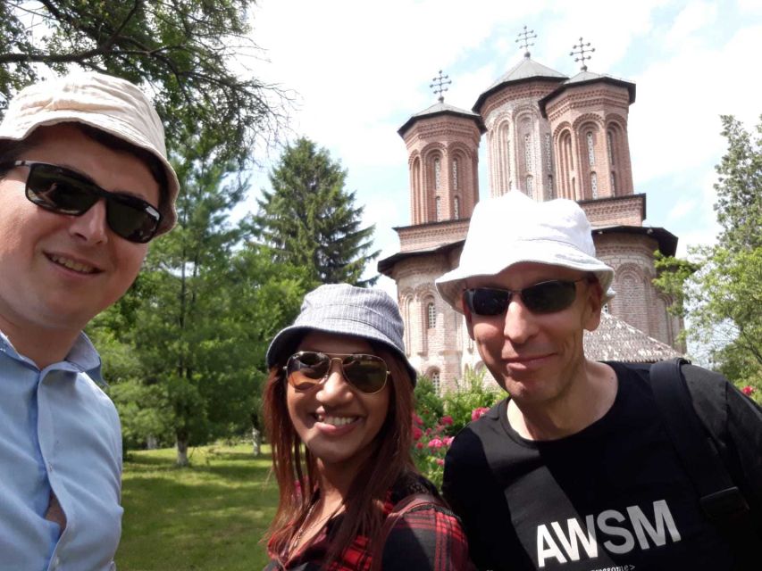 Bucharest & Surroundings: Half Day Tour - Revolution Square, Constitution Square, and the Military Academy