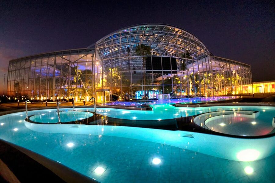 Bucharest: Therme Bucharest Spa Day with Luxury Transfer - Thermal Pools, Themed Saunas, and Himalayan Salt: How to Think About the Water and Heat