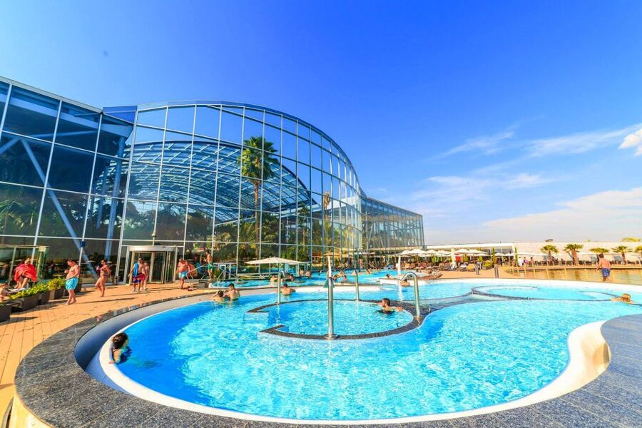 Bucuresti: Therme Bucharest Evening Entry Ticket & Transfer - Therme Bucharest at night: Palm, Galaxy, and the Light show