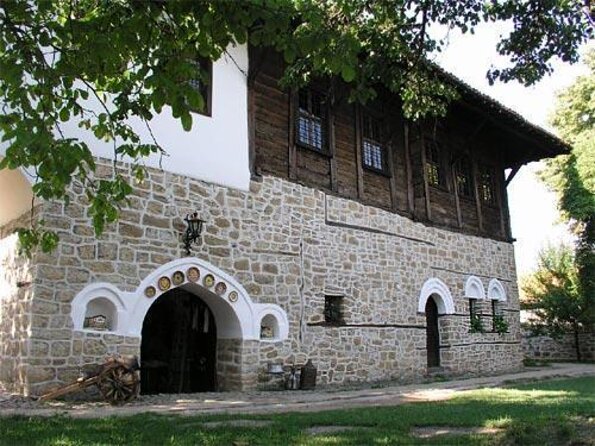 Bulgaria Day Trip: Basarabovo Monastery, Tsarevets & Arbanasi - Key highlights that make this trip work