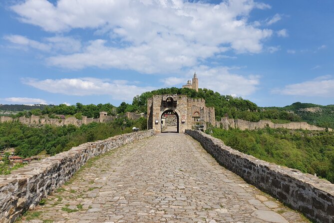 Bulgaria Day Trip - Private Tour from Bucharest - Veliko Tarnavo & Arbanasi - Stop 1: St. Dimitrii of Basarbovo Monastery, a Fast Start with Big Atmosphere