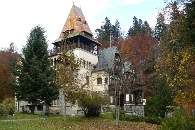 Castles Private Tour Peles - Bran - Rasnov from Brasov - Bran Castle: Dracula’s Name, Gothic Architecture, and the Border Defense Story