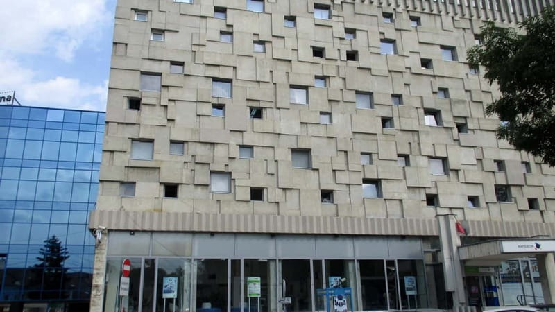 Cluj-Napoca: Communist Era Walking Tour - From industrial spaces to a Communist-era market stop