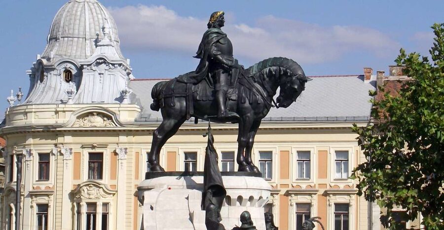 Cluj: Private City Walking Tour - Union Square and the kind of house you do not usually notice
