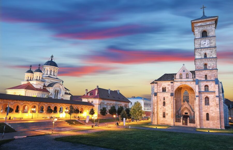 Cluj: Turda Salt Mine, Corvin Castle, Alba Carolina Tour - Alba Iulia and the Alba Carolina Fortress: Vauban walls and a modern Romanian turning point