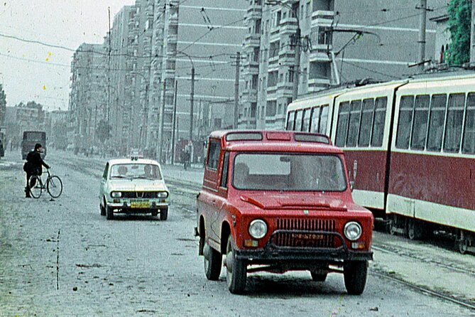 Communism Walking Tour from Lenin to Ceausescu in Bucharest - Piața Unirii and the 1980s Socialist Victory Boulevard vibe