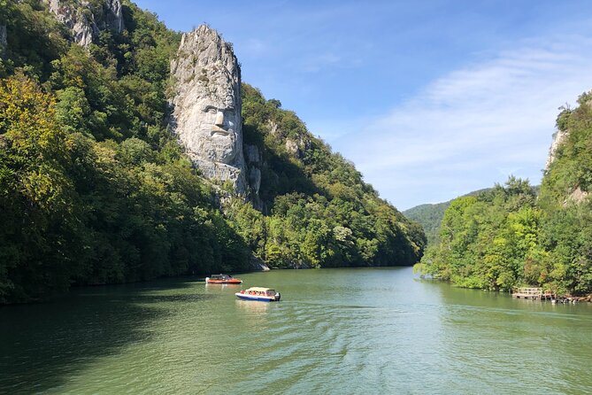 Danube Gorge & Banat Waterfalls - Lunch along the river: plan for your own meal break