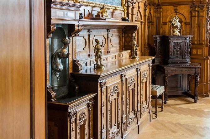 Day trip to Dracula's Castle, Peles Castle and Medieval Brasov - Getting from Bucharest: the 7:00 AM University Square reality check