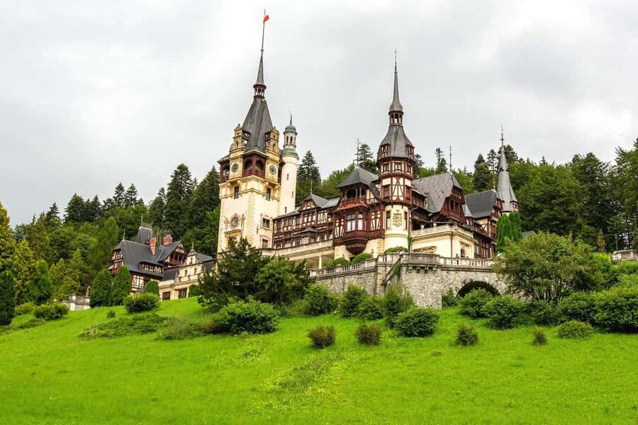 Dracula Castle, Peles and Brasov, 1-day tour from Bucharest - Brasov Walking Tour: Black Church and Council Square on Cobblestones