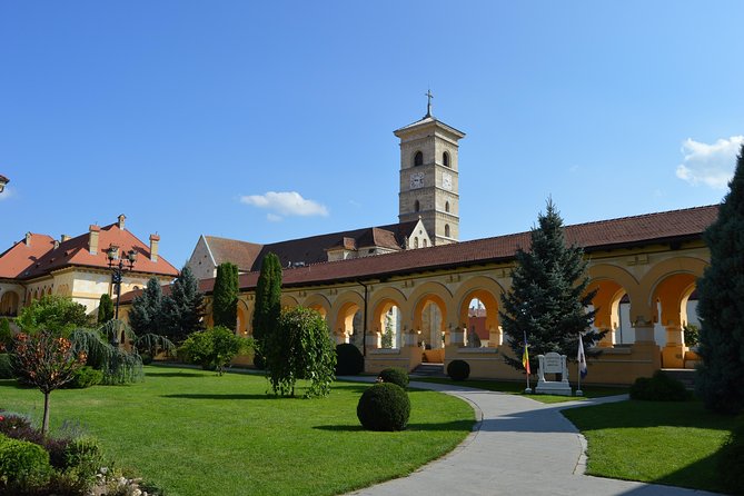 Exclusive Tour: Corvin Castle, Alba Iulia and traditional villages from Sibiu - Morning start: pickup in Sibiu and how the schedule really feels