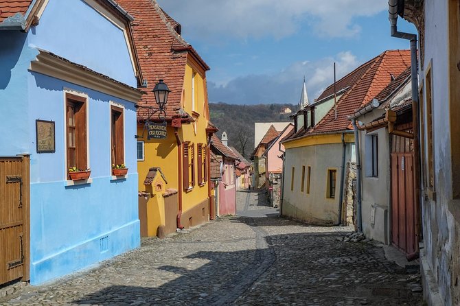 Explore Transylvania Tour 4 days - Day 1: from Bucharest to Peles Castle, then Bran and old-town Brasov