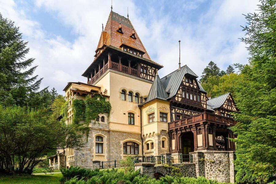 From Bucharest : Day Trip to Peles, Dracula's Castle, Brasov - Peleș Castle in Sinaia: royal rooms, carved details, and planning around closure