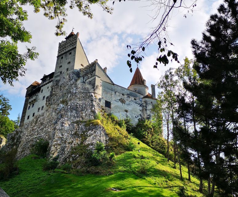 From Bucharest: Dracula Castle Day Trip - What the guiding style feels like in practice