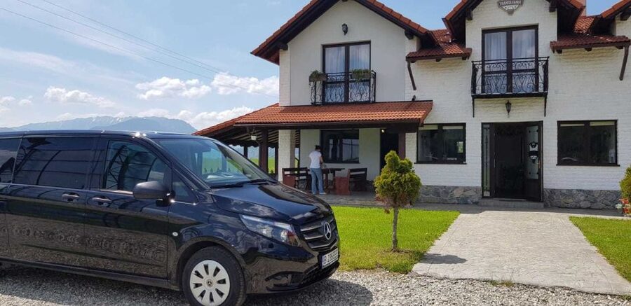 From Bucharest: Peleș and Bran Castles Private Tour - How Private Time Works, and Why Guides Matter