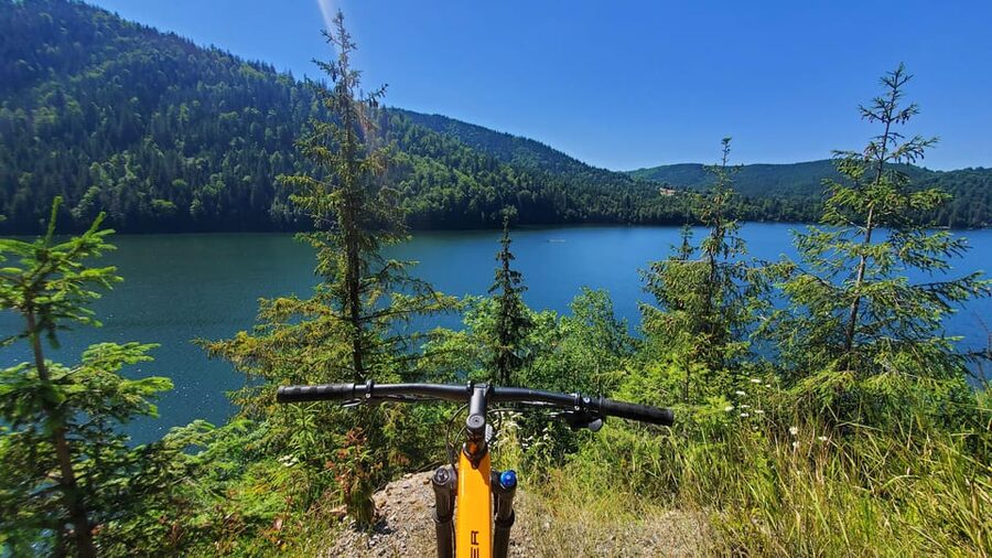 From Cluj: Mountain Bike around Lake Dragan - The Final 2 km on Tarmac and Getting Help if You Fade