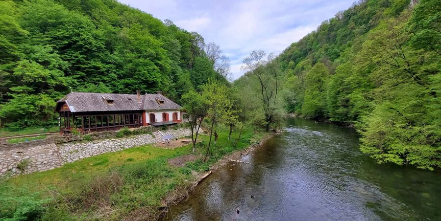From Oradea: Gorges of Crisul Repede River - What I’d Pack and How to Stay Within the Rules