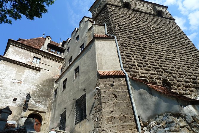Guided visit in Spanish to the Castle of Dracula in Bran (native Spanish guide). - A realistic expectation: Bran is famous, so go in prepared