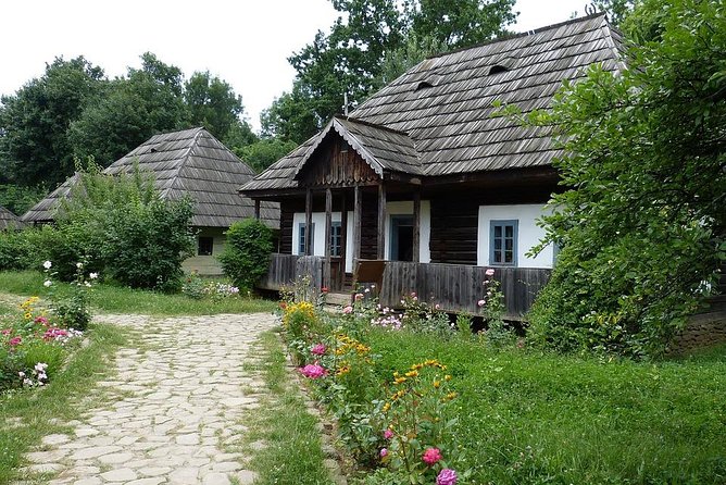 Half Day Bucharest Sightseeing Tour - A half-day route that helps you orient fast