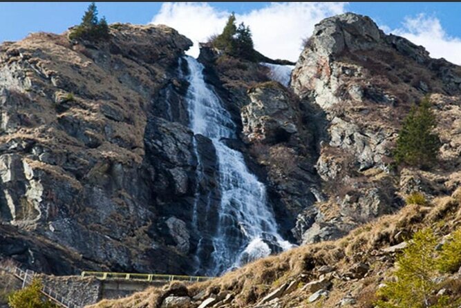 Hike to Poenari Fortress, Vidraru Dam, Argeș Monastery - Private - Should you book this private hike day?