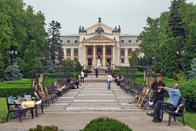 Iasi City Tour - Three Holy Hierarchs and the Metropolitan Cathedral: quick stops with big meaning
