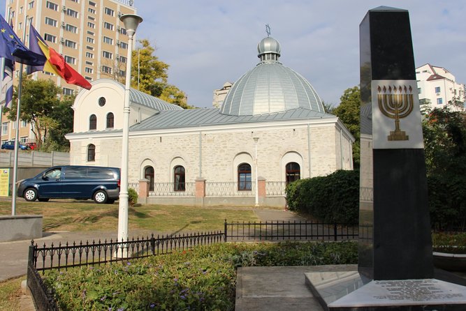 Iasi City Tour - Copou Park and Copou Hill: city views and the botanic gardens element