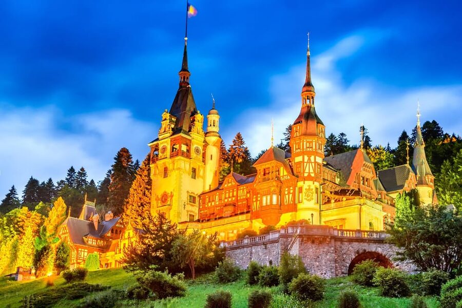 Minivan 8: Peles & Dracula's Castle and Brasov Full-Day Trip - Private Minivan Comfort on a Castle-Hopping Day from Bucharest
