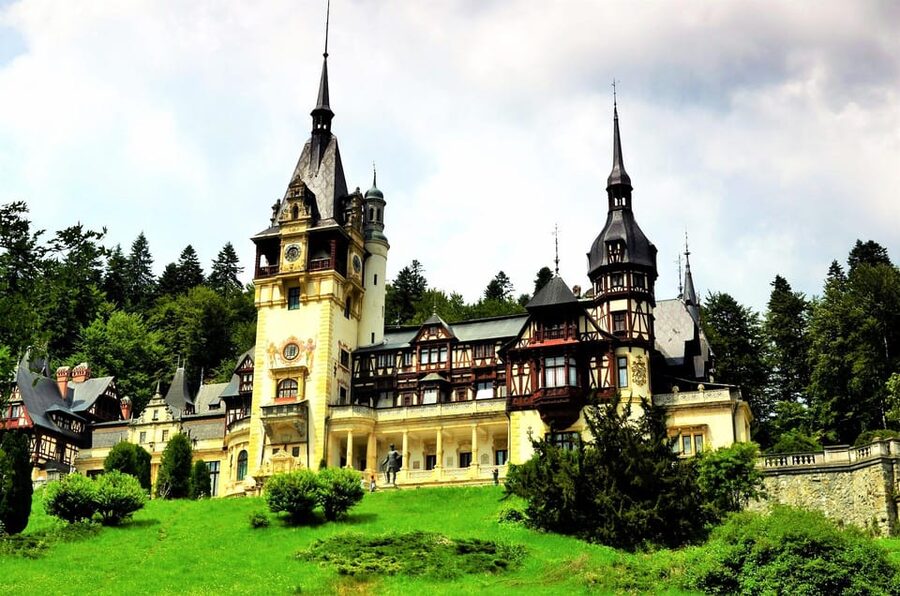 Minivan 8 Places : Dracula Castle, Peles, & Brasov Day Tour - Private 8-seat comfort from Bucharest, and why it matters