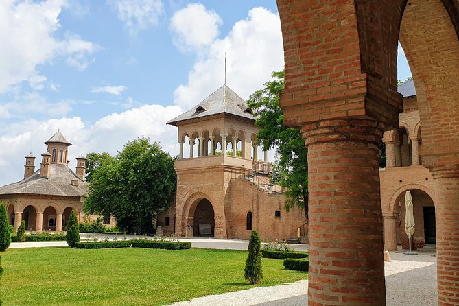 Mystical Monasteries, Dracula's Tomb and Mogosoaia Lake Palace - Private Tour - Mogosoaia Lake Palace: Brancovenesc architecture with a tragic human story