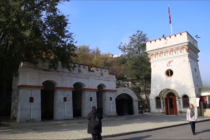 One-Day Vlad the Impaler Royal Court Private Tour from Bucharest - Private pickup, private car, and the guide who keeps it moving