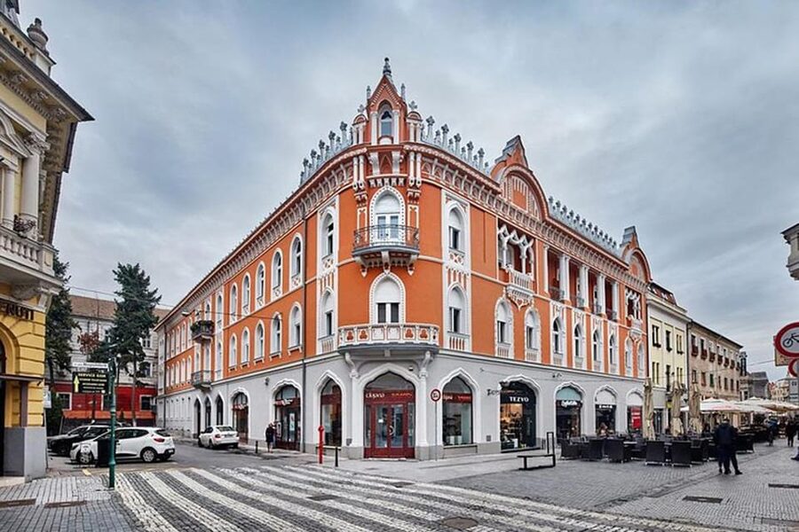 Oradea city tour - Catedrala Adormirea Maicii Domnului: A 10 Minute Pause That Adds Meaning