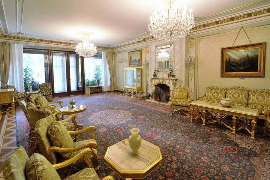 Palace of the Parliament, Ceaușescu Mansion & Village Museum - Who should book this tour, and who might not