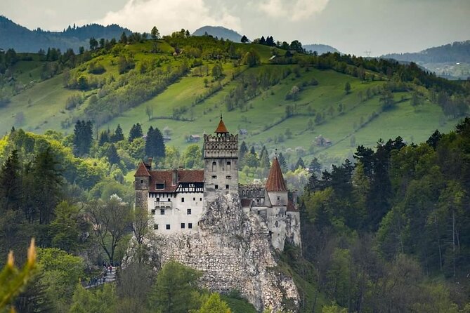 Peles Castle, Bran Castle, Rasnov Fortress and Sinaia Monastery Tour from Brasov - Bran Castle: the Dracula stop with real photo time potential