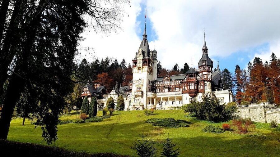 Peleș Castle, Bran Castles and Brasov City - Private Tour - Why this Bucharest to castles to Brasov route works