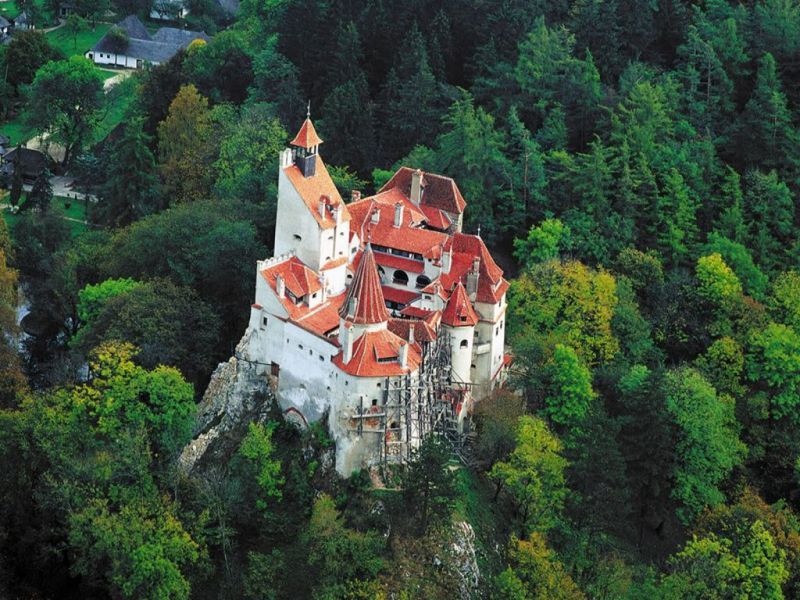 Premium Tour Bran & Peles Castle from Bucharest - Sinaia and Peles Castle: royal luxury in a tight guided hour