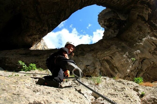 Private Hiking OR Climbing Experience in beaufitul gorges - The gorge hike start, then a quick fortified cave stop