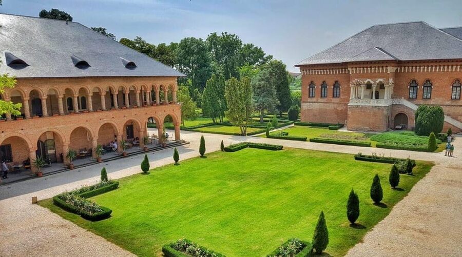 Private Tour from Bucharest to Dracula's tomb and Mogosoaia - Mogosoaia in Bucharest-Ilfov: a guided sightseeing pause for context