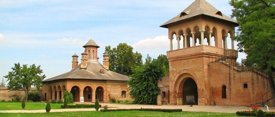 Private Tour from Bucharest to Dracula's tomb and Mogosoaia - Who should book this private tour, and who might want a different plan