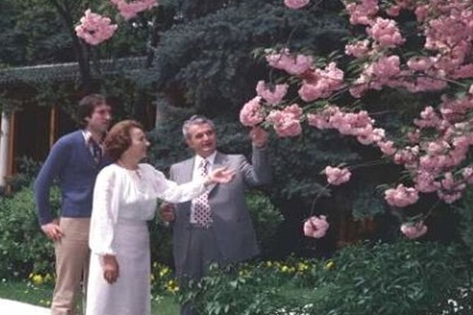 Private Tour -The Last Day of Nicolae Ceaușescu in a Romanian Car - Palatul Primăverii, a private residence with guided context