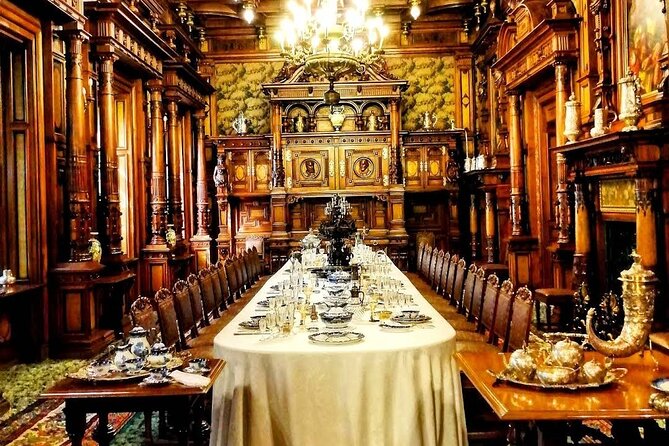 Private Tour to Dracula's Castle, Brașov City & Peleș Castle - The guide and your role at the castles