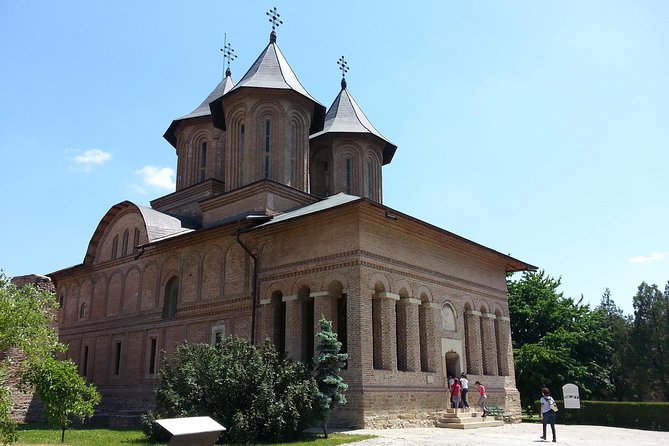 Searching for Dracula: Private Day Trip from Bucharest - How this Bucharest to Dracula day trip saves you from car chaos