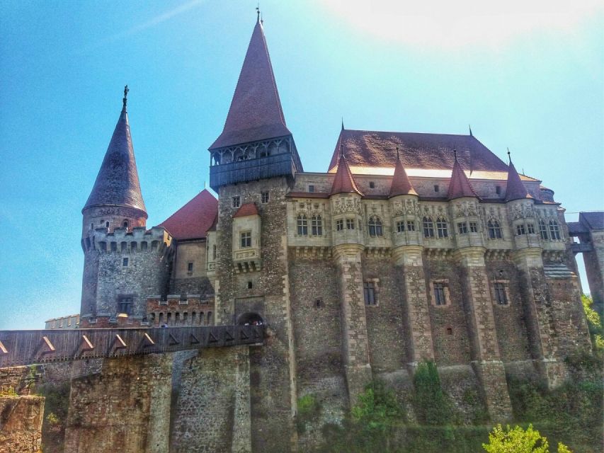 Sibiu: Alba Iulia and Corvin Castle Guided Tour - Corvin Castle and Alba Iulia: two fortress stories in one day