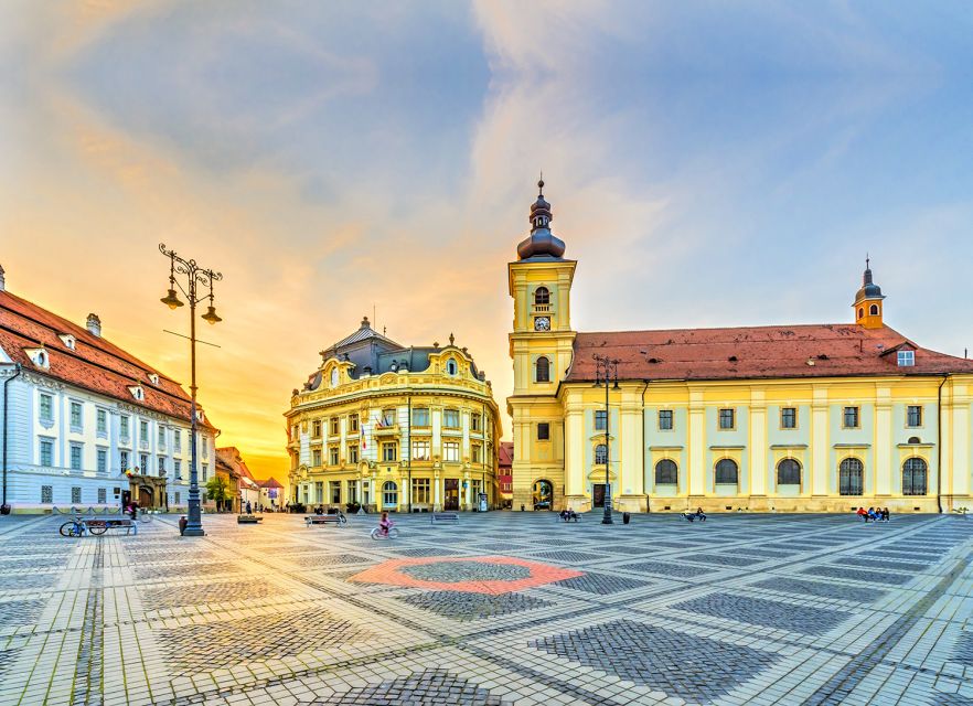 Sibiu: Daily Sightseeing Guided Tour - Piața Mare (15 minutes): the big square where the city shows off