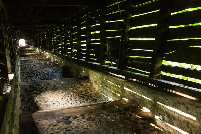 Sighisoara Fortress Quest: Exploration Game and Tour - Smartphone practicalities: offline play and battery reality
