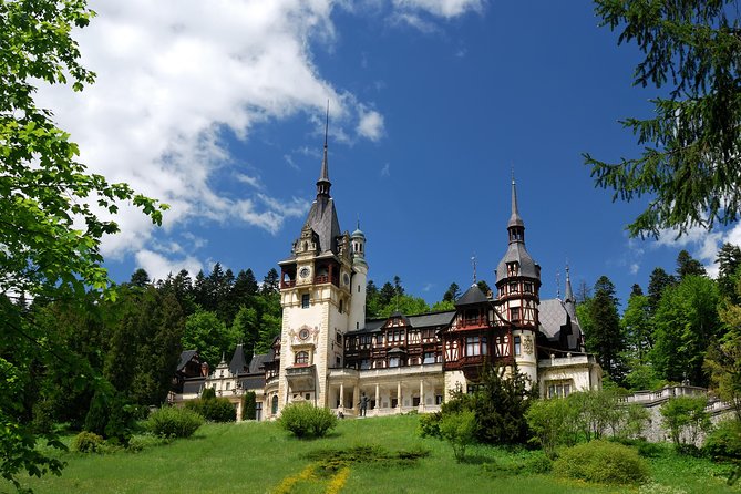 Small-Group Day Trip to Dracula's Castle, Brasov and Peles Castle - Bran Castle at Dracula speed: time slots, fast pass, and queues