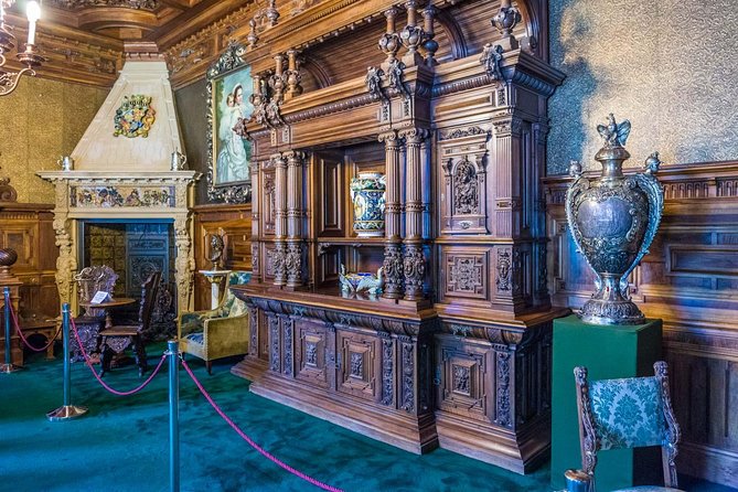 Small-Group Day Trip to Dracula's Castle, Brasov and Peles Castle - Guide quality: why it can make or break the day