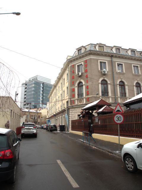 The Jewish heritage of Bucharest - half day walking tour - Avraham Kosher break: snacks and a pause that matters