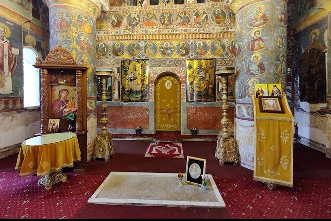 The Real Dracula's Castle in Targoviste, Winery and Dracula' Tomb - The guide is the difference: what you should expect from the English tour