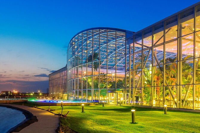 Therme-entrance ticket and transfer pick-up/drop-off Bucharest - Pools and saunas: where the relaxing comes from