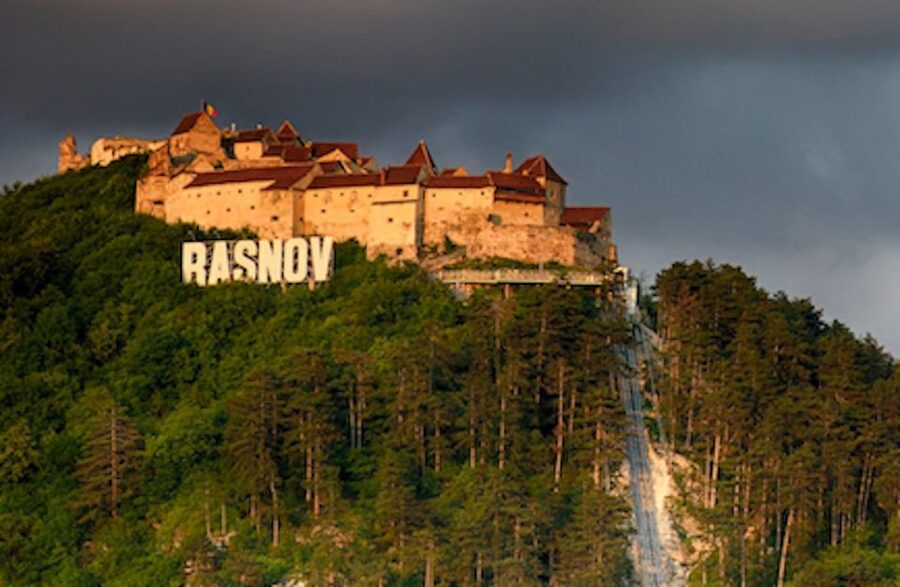 Three Castles in Transylvania Day Trip from Bucharest - Bran Castle: the Dracula stop, plus tips for keeping your pace